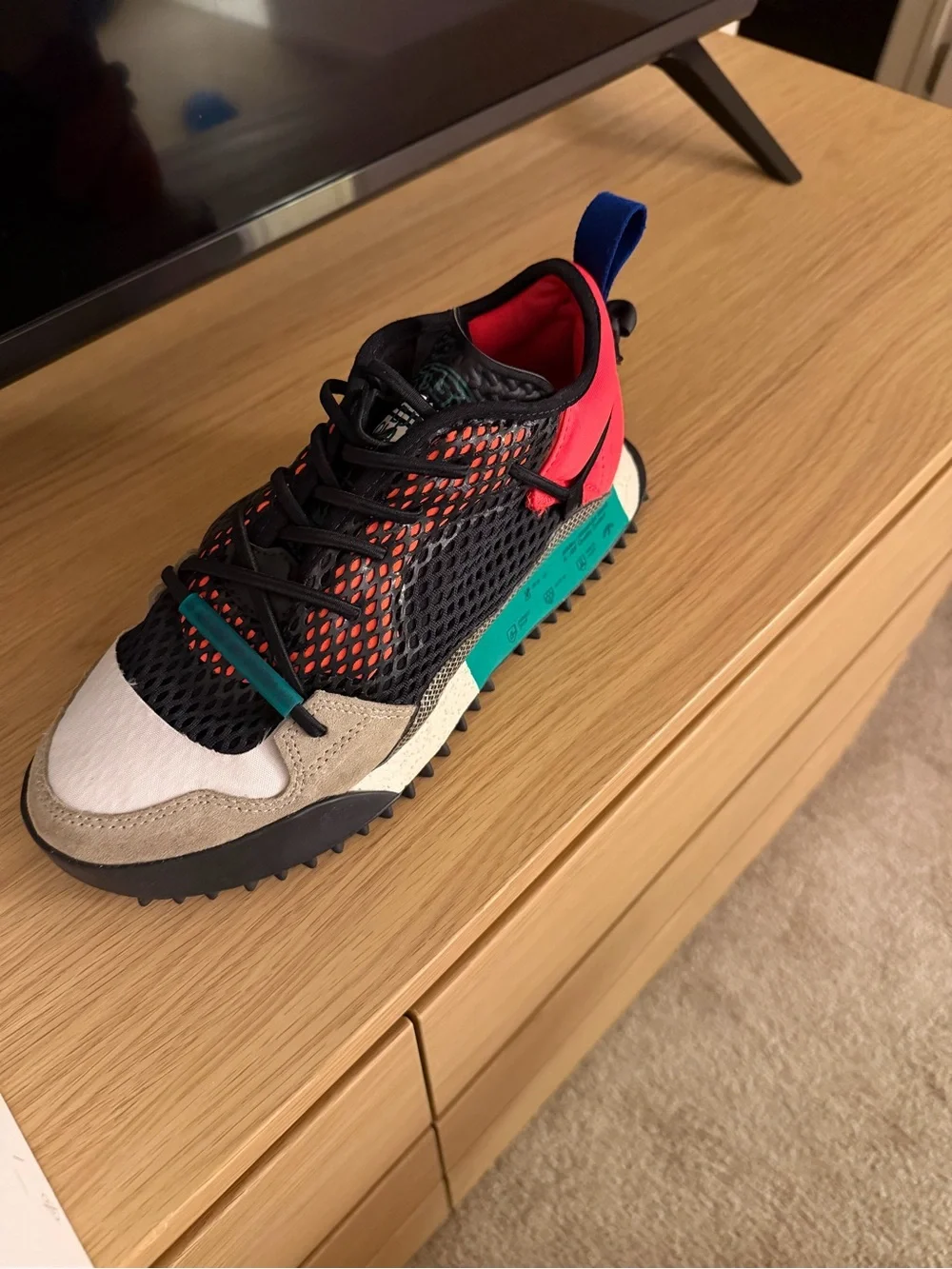 Adidas Sneakers -BASICALLY BRAND NEW size 7 little boy